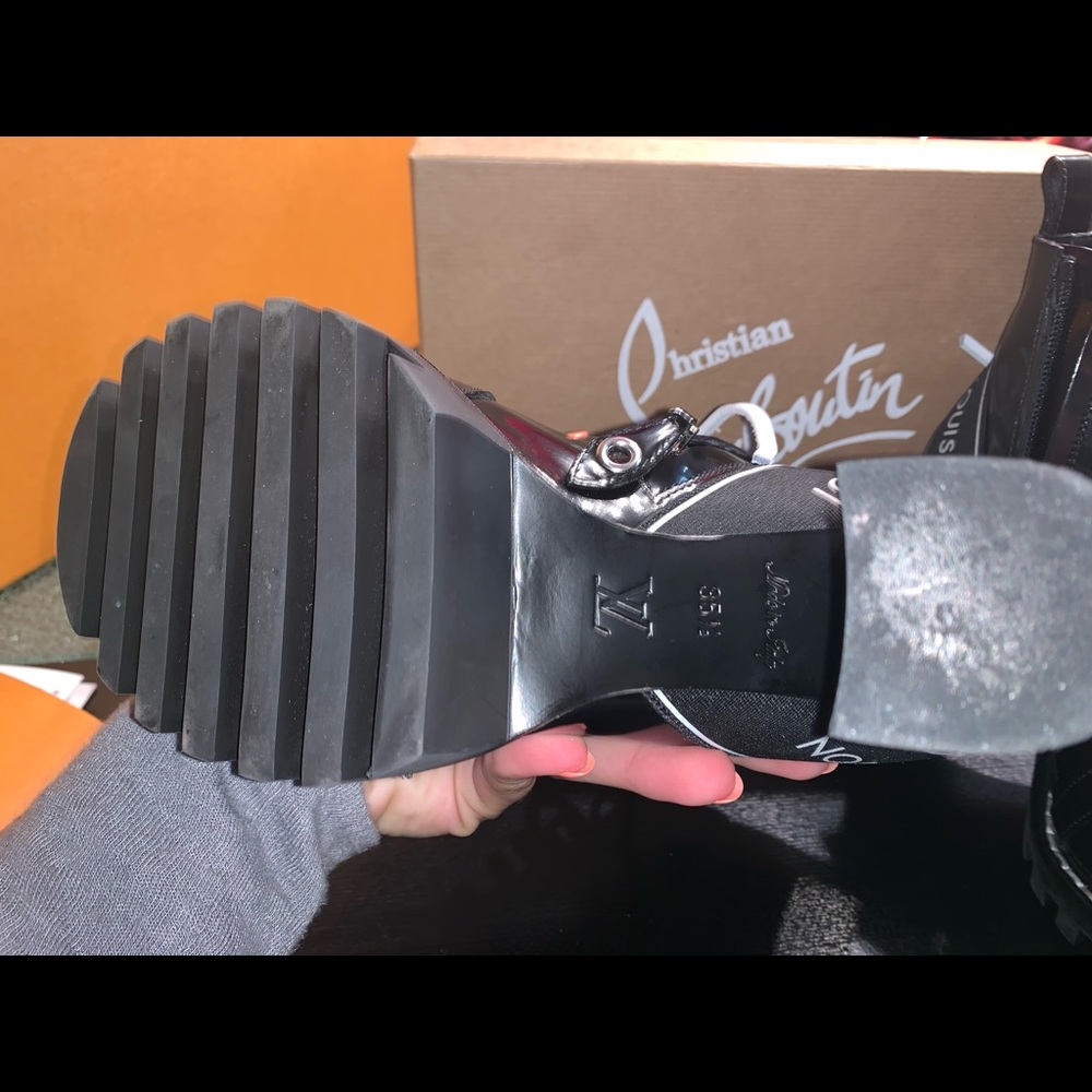 Louis Vuitton women boots - Picture 3 of 5